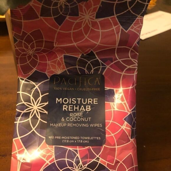 Moisture Rehab Rose &Coconut Makeup Removing Wipes - Picture 4 of 12